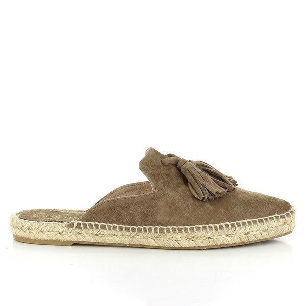 The image features the Calzanor 9409PO Taupe Slide Espadrilles, showcasing their elegant taupe leather upper and soft, minimalistic design. The espadrilles highlight the natural jute sole, a hallmark of Calzanor's eco-conscious craftsmanship, which adds a subtle rustic charm while ensuring breathability and flexibility. The leather lining and round toe shape provide a comfortable fit, and the 1 cm platform heel gives gentle lift and support. 