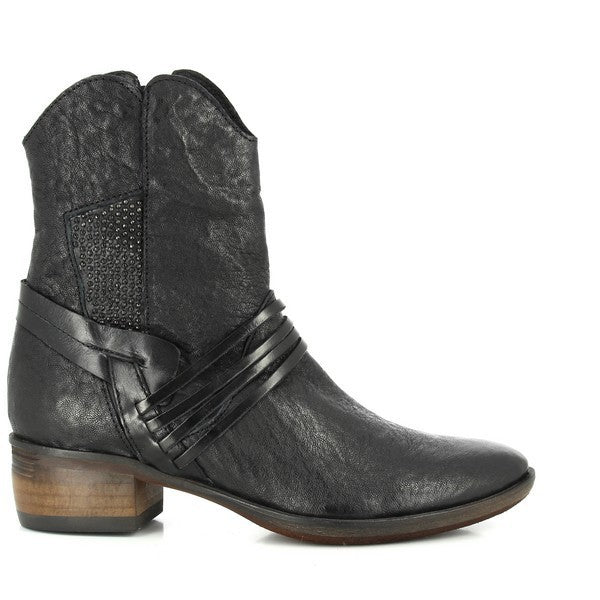 A clean, side profile of the Felmini 1018 Black Ankle Boots, showcasing the sleek, premium leather upper with intricate cowboy-inspired detailing along the sides. The round toe and smooth, synthetic sole offer a refined, modern look.