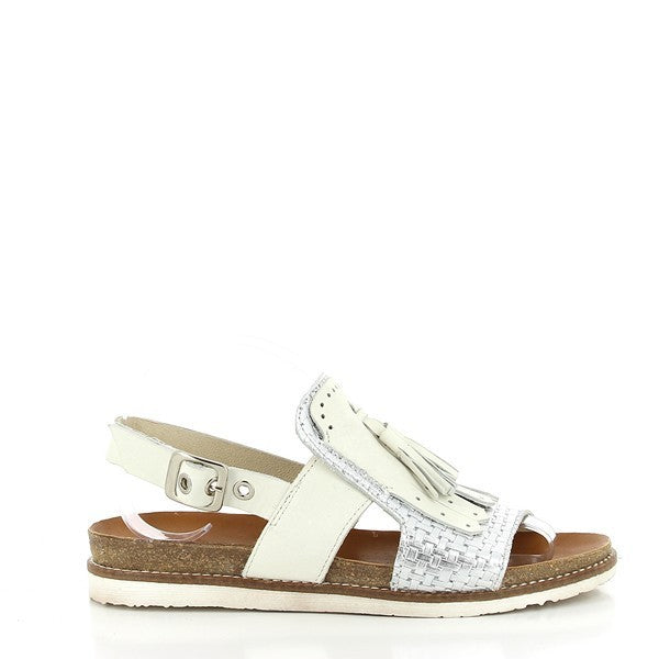 A close-up of the shoe’s side profile showcasing the premium nude leather upper with a decorative fringe detail. The low 1.5cm platform heel and round toe shape are clearly visible, highlighting the elegant yet casual design.


