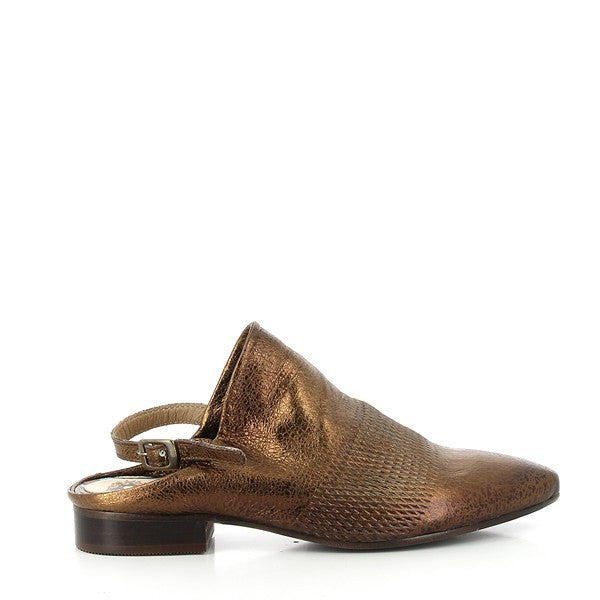 The side profile of the bronze leather slide showcases the sleek, minimalist design with a rounded toe and a 2cm platform heel, offering a clean, modern look.