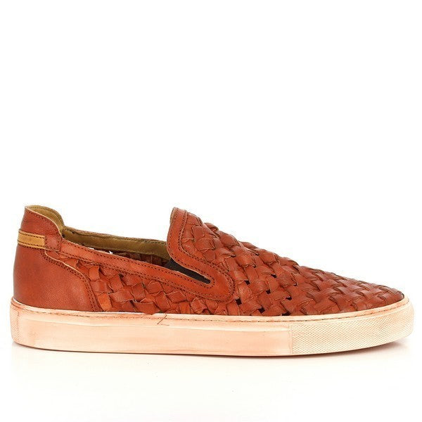 The Forte S15-3030 orange slip-on shoe presents a sleek profile with its braided leather upper. The vibrant orange tone stands out, complemented by smooth, refined stitching that runs along the edges, highlighting the shoe’s craftsmanship. The leather's texture adds depth and character, while the simple, clean lines offer a timeless appeal.
