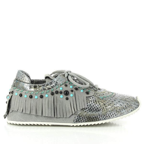 The side of the Forte S18-4286 Silver Sneakers features a striking snake print silver leather upper, paired with subtle grey accents. The sleek design showcases the shoe's round toe and smooth silhouette, creating a stylish and contemporary profile.