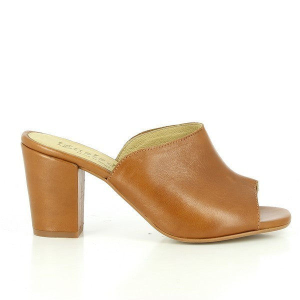 A clear view of the side of the Igualados 6439 Brown Slides showcasing the sleek leather upper and clean lines. The rounded toe and platform heel are visible, providing an elegant profile.

