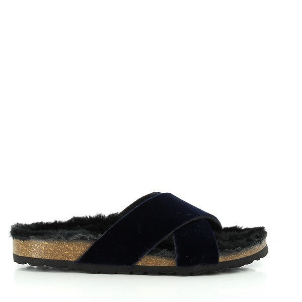 In this captivating photo, Plakton's 101051 Navy Cross-Strap Women's Sandals take center stage. Crafted with premium leather and eco-conscious materials, these chic sandals offer both style and comfort. The sleek navy color and cross-strap design add a touch of elegance, making them the perfect accessory for any outfit. Discover the epitome of smart-casual elegance at Plakton's Sandals today!