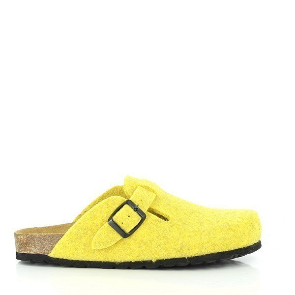 Capture the essence of style and comfort with Plakton's Sandals 101539 Yellow Women's Clogs. Made in Spain, these eco-friendly clogs boast a chic design with a cork sole and memory cushion for all-day comfort. Featuring an adjustable buckle, they're perfect for any occasion and ideal for those with wide feet.