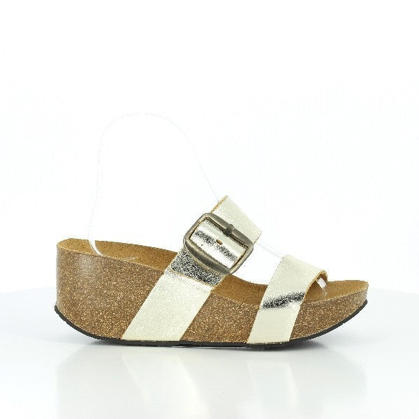 Radiate sophistication with Plakton's 273004 Metallic Gold Wedges. The shimmering gold hue adds a touch of glamour to your ensemble, while the sleek design exudes elegance.
