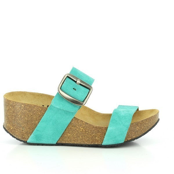 Admire the serene beauty of Plakton's 273004 Aqua Blue Wedges. The soft blue hue adds a touch of tranquility to your ensemble, perfect for any occasion.